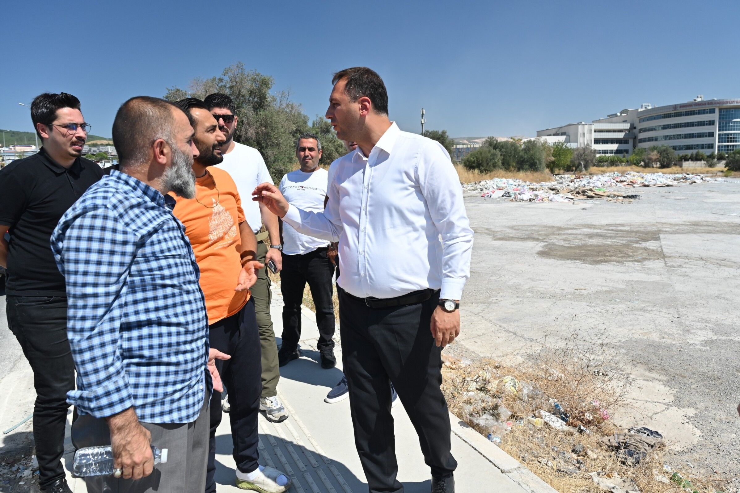 Bornova’da Kaçak Moloz Alarmı Kameralı Takip Başlıyor (2)