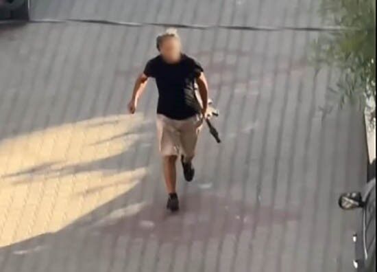 Buca'da Pompalı Tüfekli Saldırı Sokak Ortasında Kurşun Yağdırdı
