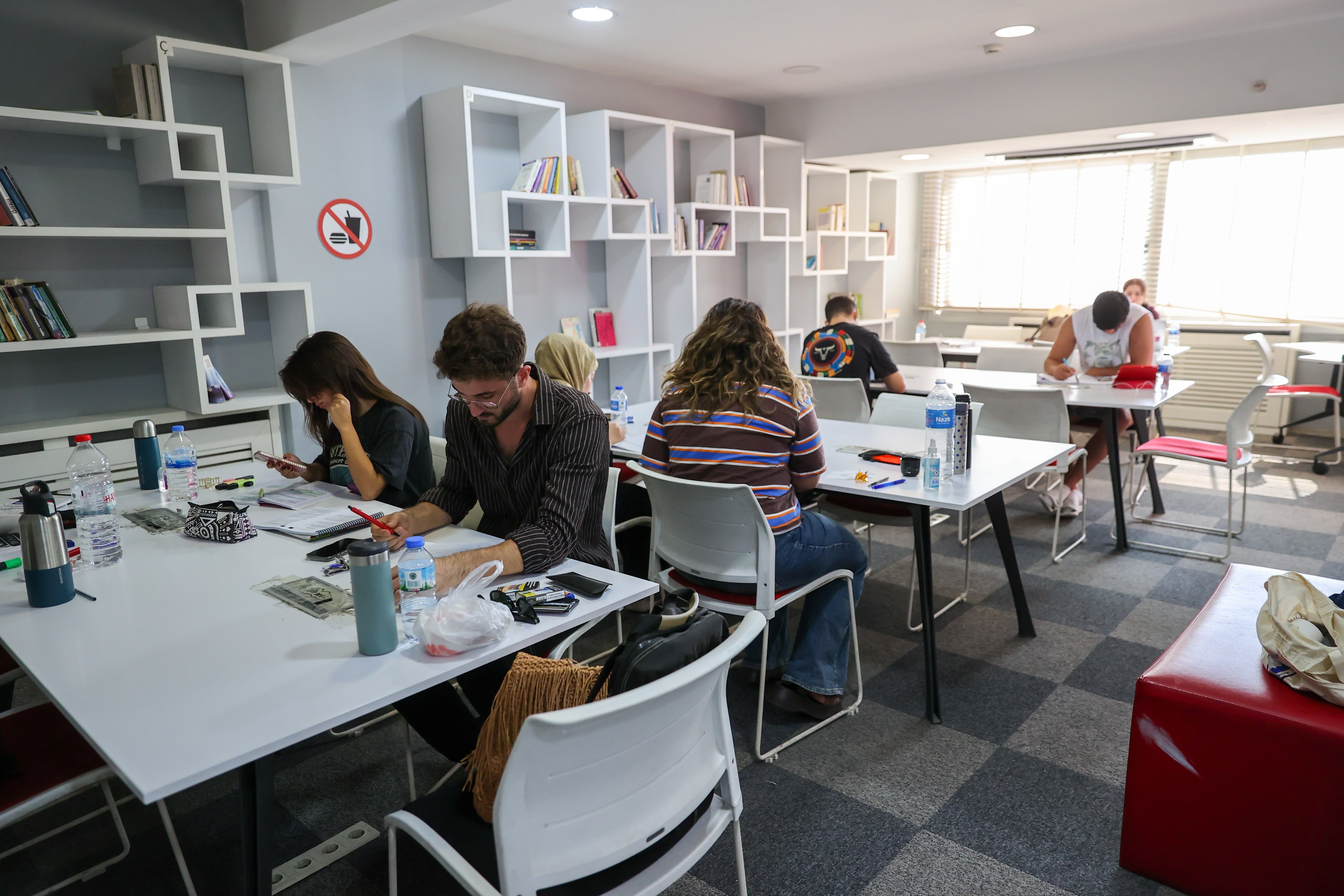 Buca’da Üniversitelilere Tam Destek (4)