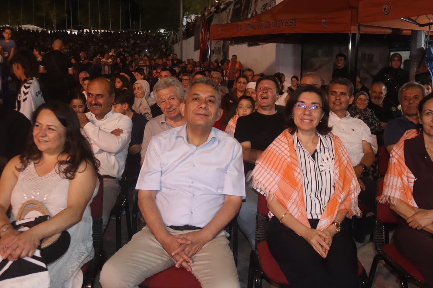 Çal’da Festival Coşkusu Doruğa Çıktı! Murat Kekilli Geceye Damga Vurdu (11)