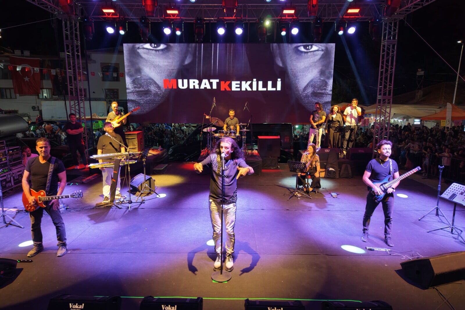 Çal’da Festival Coşkusu Doruğa Çıktı! Murat Kekilli Geceye Damga Vurdu