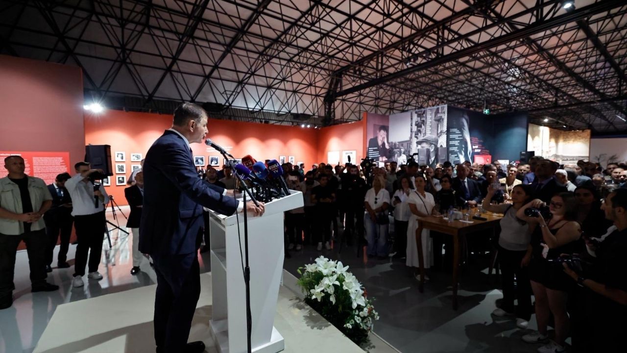 Cemil Tugay’dan İzmir'de Nâzım Hikmet Vurgusu Ulu Çınarın Mirasını Yaşatıyoruz2
