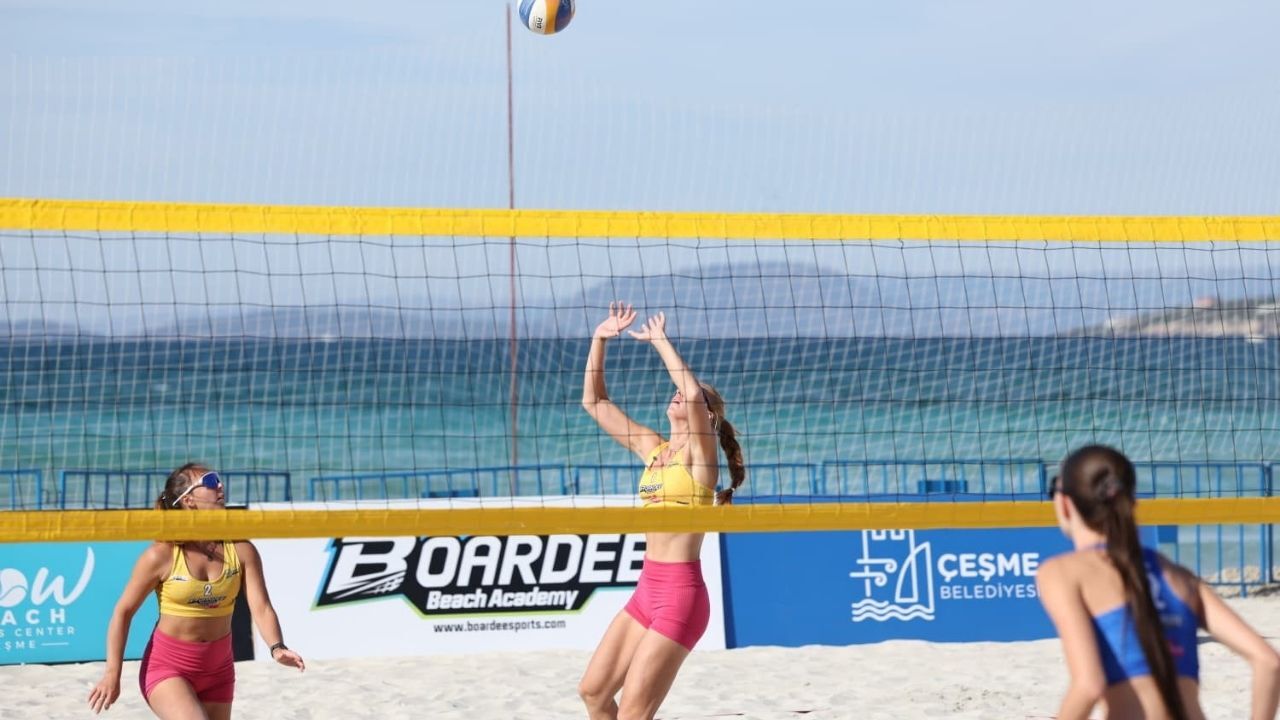 Çeşme'de Uluslararası Plaj Voleybolu Heyecanı2