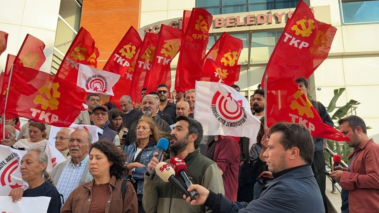 Çiğli Belediyesi Önünde Protesto Zübükler Derhal Istifa Etmeli