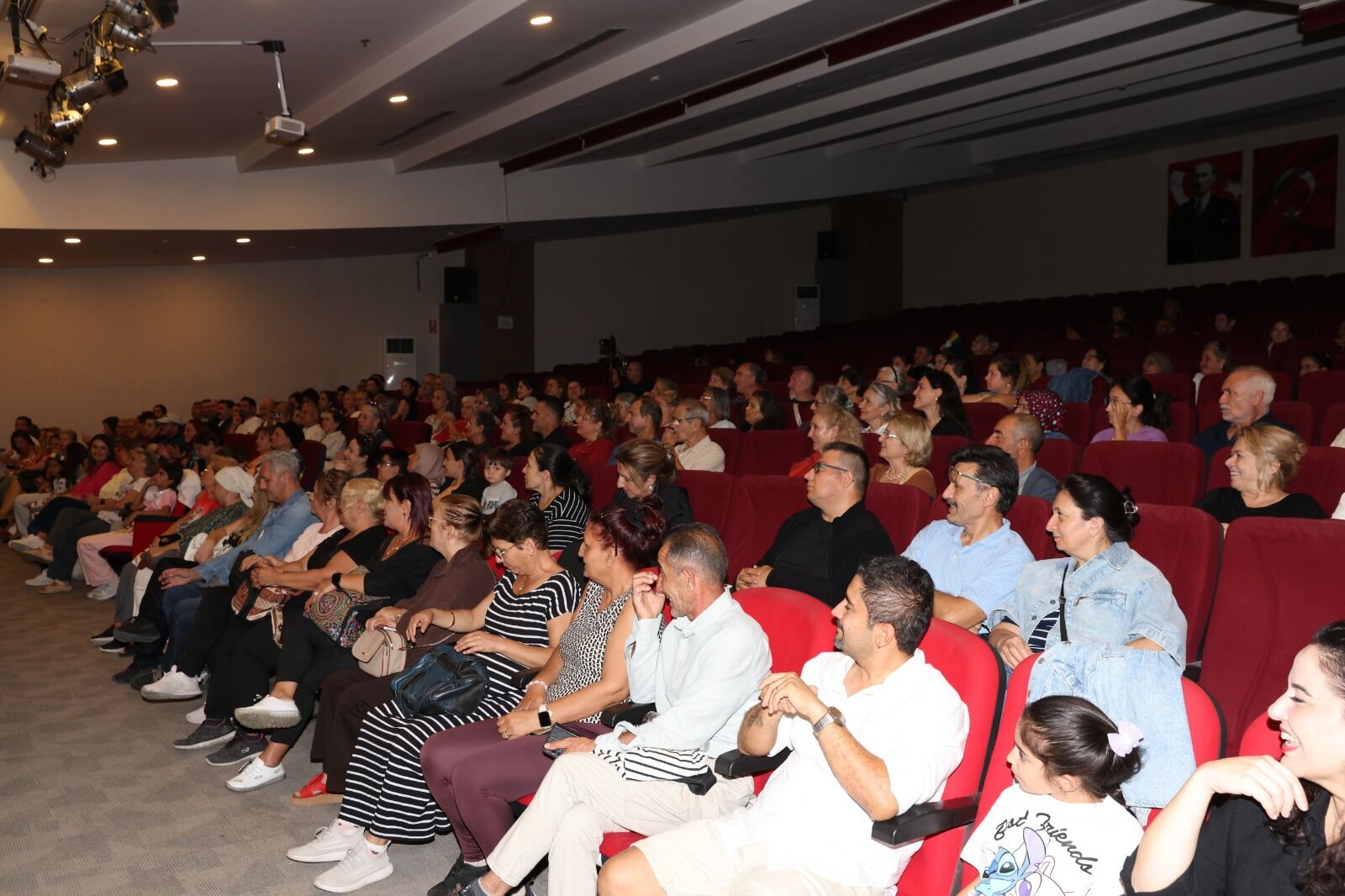 Çiğli Komedi Akşamları Emrah Bari Ile Başladı (3)