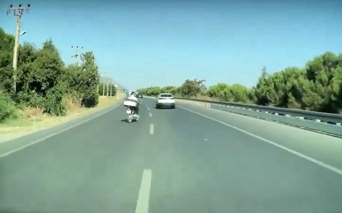 Denizli Afyon Yolunda Faciadan Dönüldü Sürücünün Refleksi Kazayı Önledi (2)