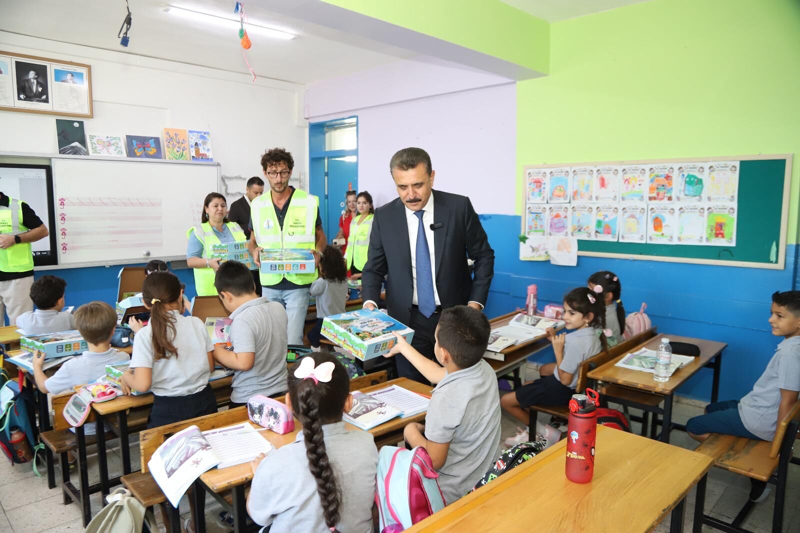 Dikili Belediyesi’nden Ilk Ders Heyecanına Anlamlı Destek (2)