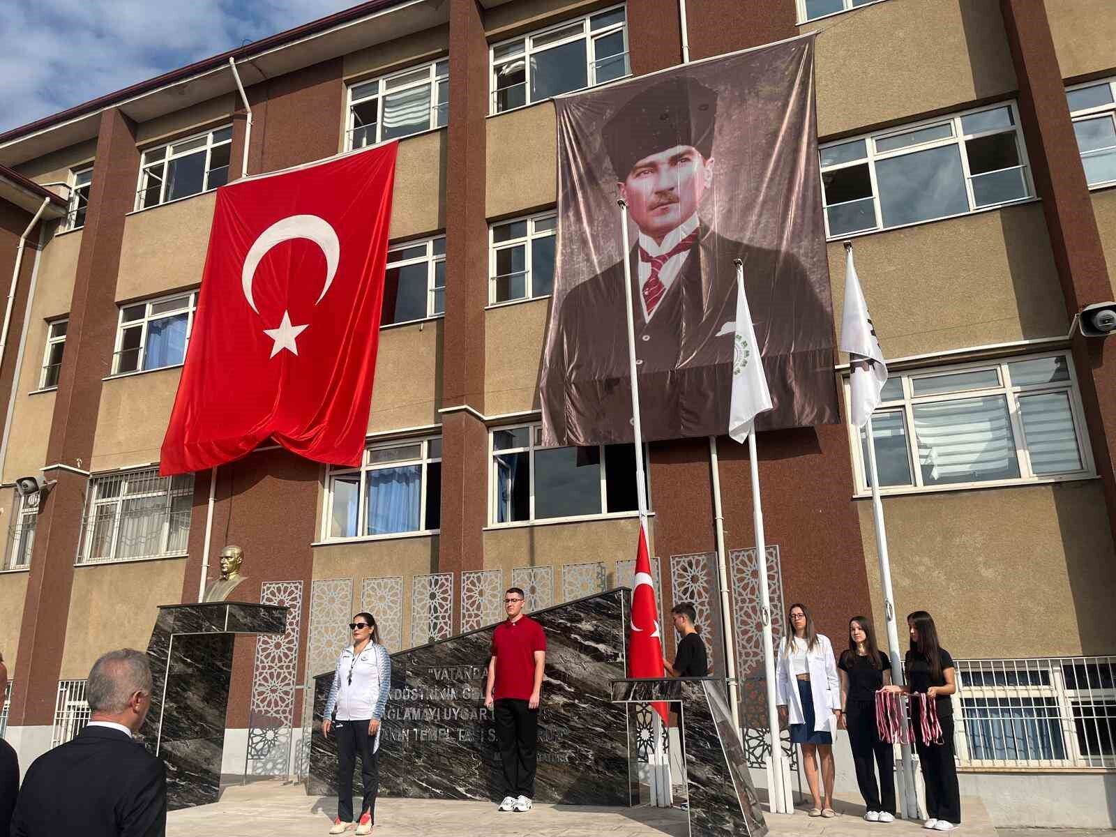 Dostek Koleji (2)-1