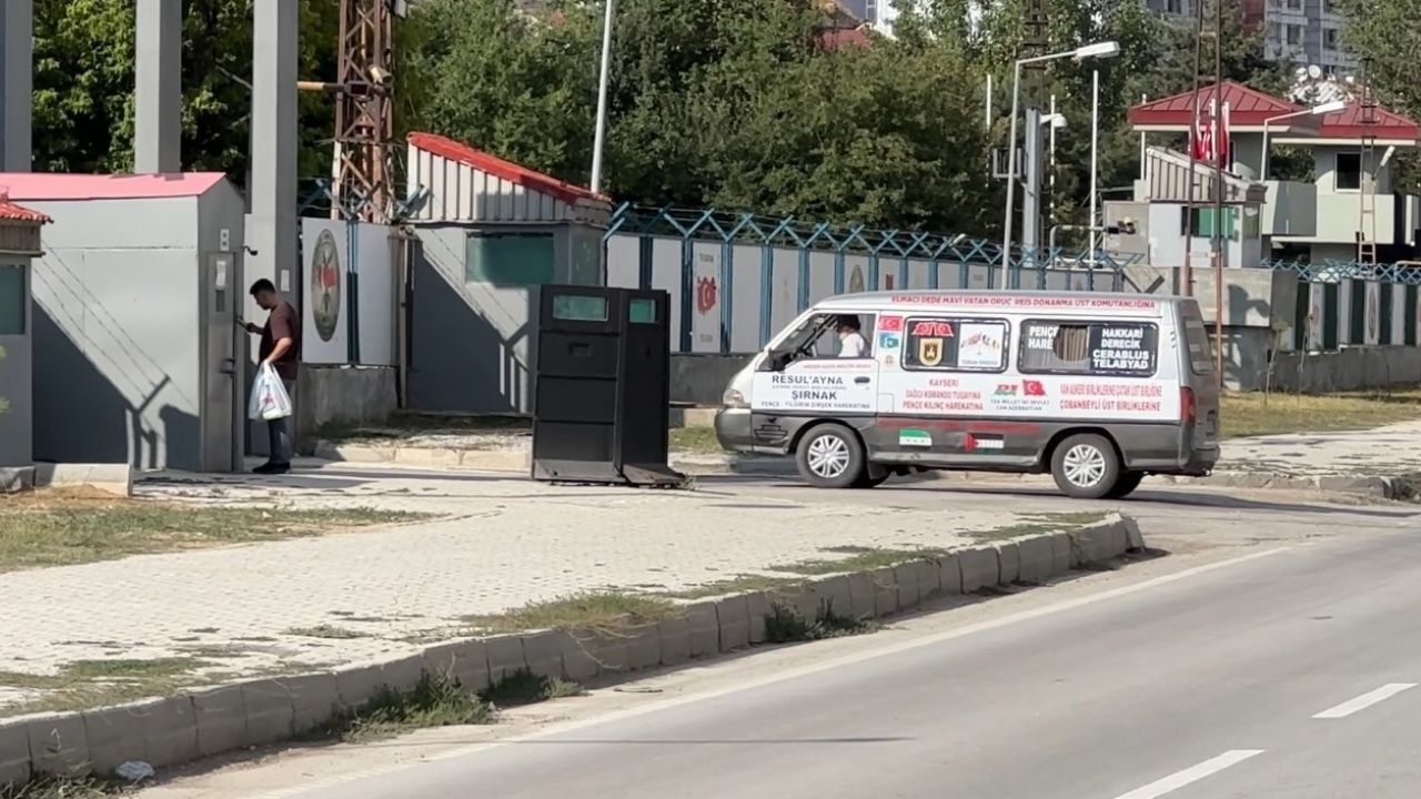Elmacı Dede'den Bin 800 Kilometrelik Vefa Ziyareti Askerlre Üzüm Ikram Etti11