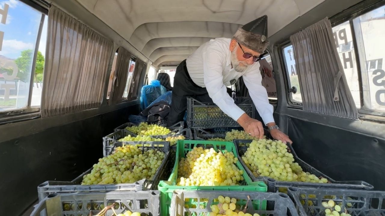 Elmacı Dede'den Bin 800 Kilometrelik Vefa Ziyareti Askerlre Üzüm Ikram Etti8