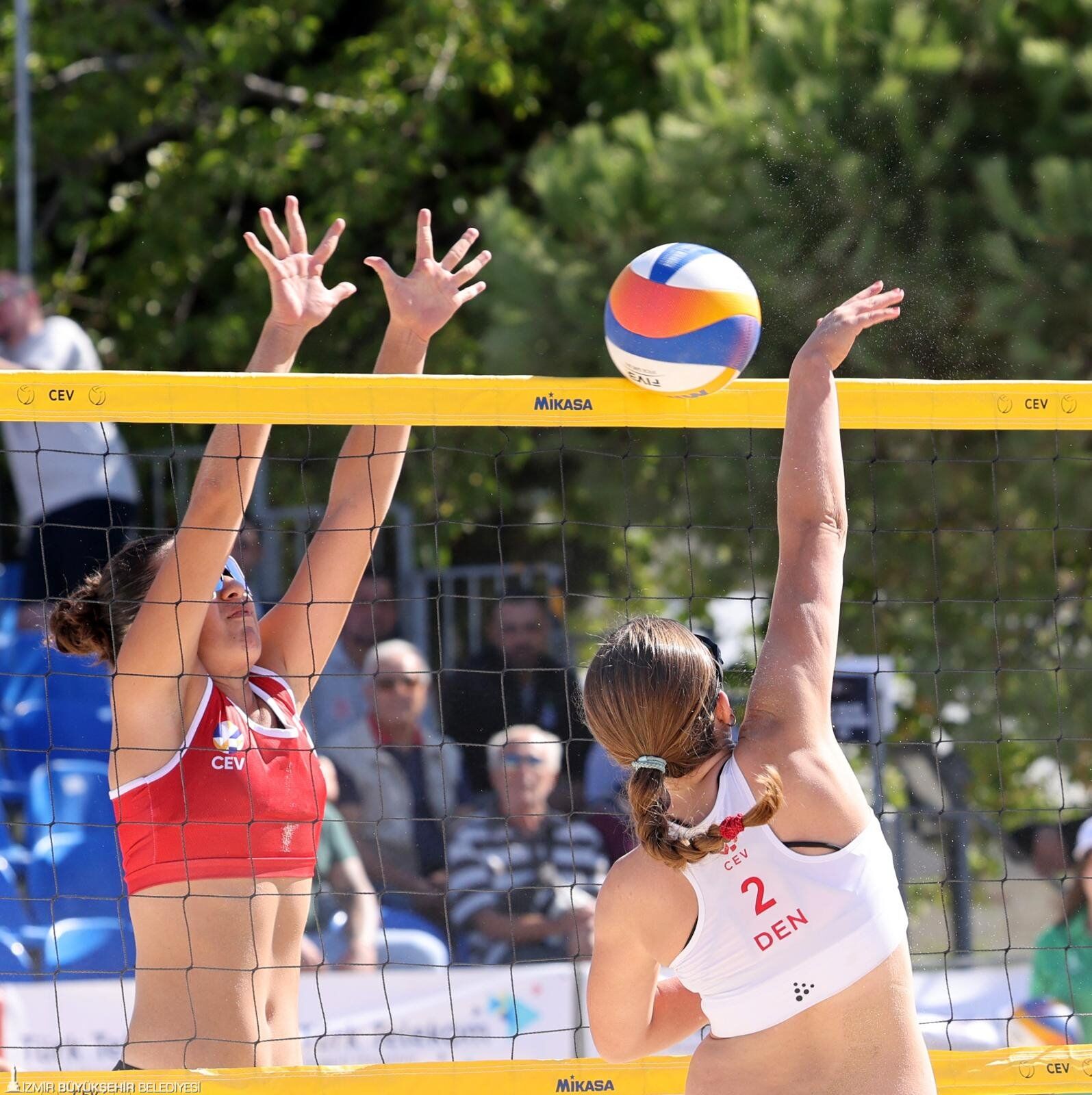 Foça’da U18 Avrupa Plaj Voleybolu Heyecanı (2)