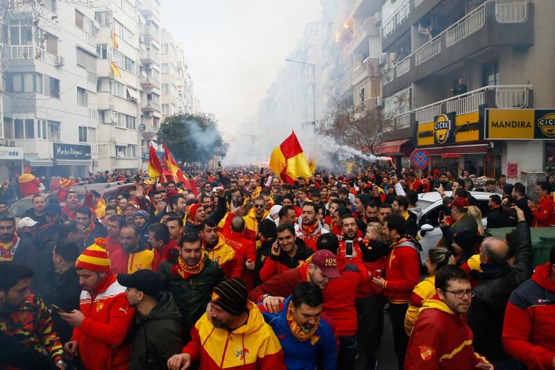 Göztepe Taraftarından Gaziantep Fk Maçında Protesto Taraftarlar Ilk 5 Dakika Tribünleri Boş Bırakacak