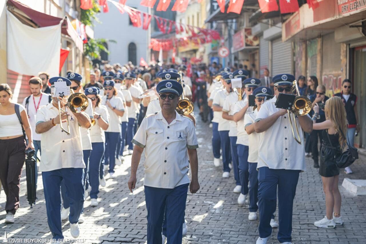 İzmir 250 Metrelik Dev Bayrakla Yürüdü! (6)