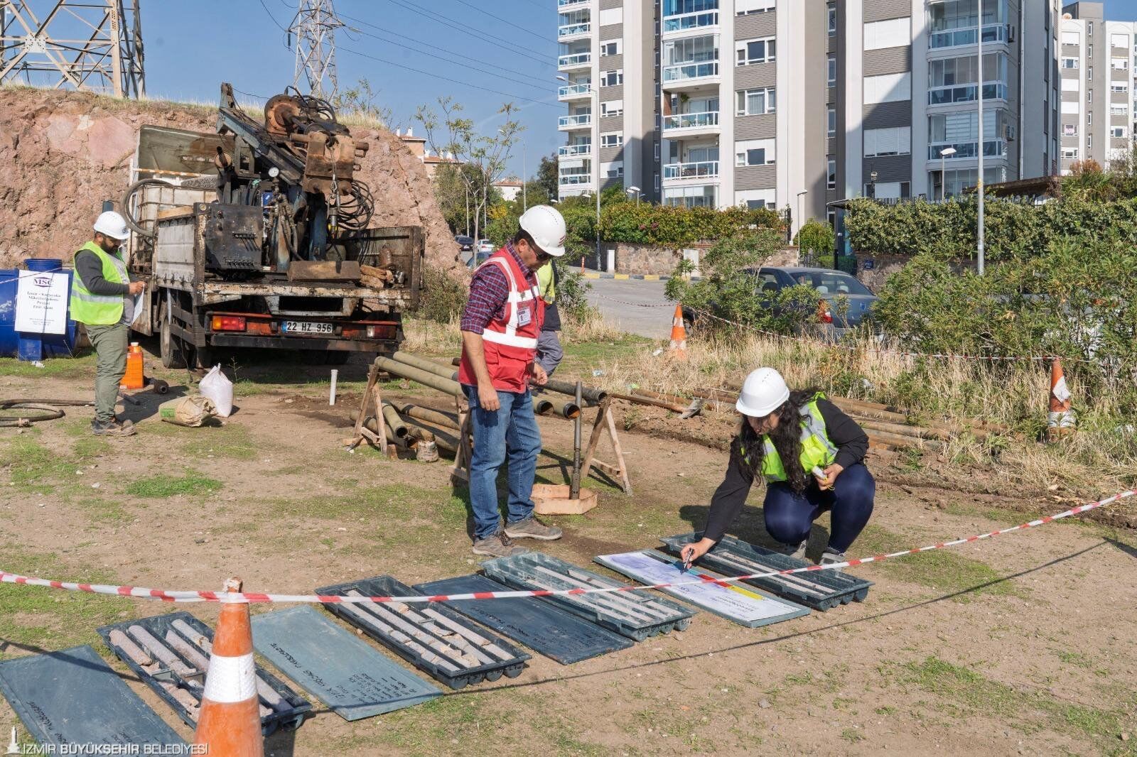 İzmir Büyükşehir Belediyesi Afet Çalışmalarında Güçlerini Birleştirdi (2)
