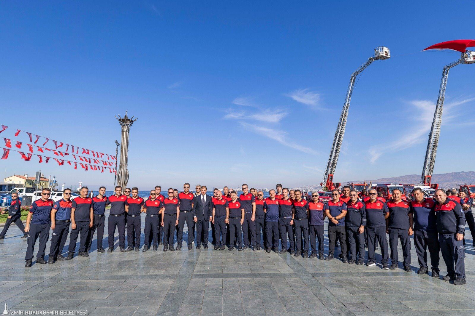 İzmir İtfaiyesi 103 Yaşında! Başkan Tugay Mesleğinizde Birkaç Dakika Bir Hayata Denk Geliyor (1)