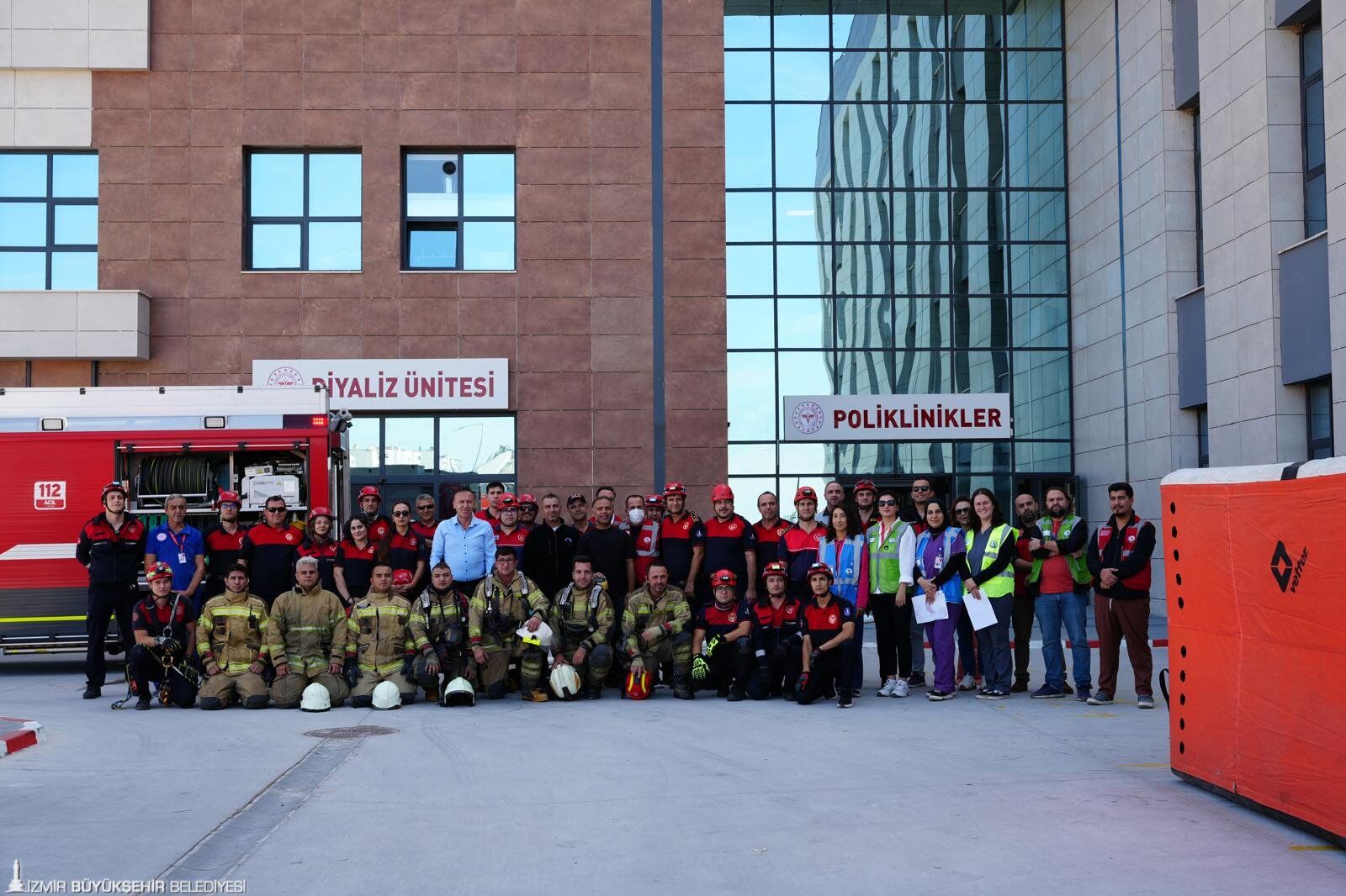 İzmir Itfaiyesinden İtfaiye Haftası'nda Gerçeği Aratmayan Hastane Tatbikatı (2)