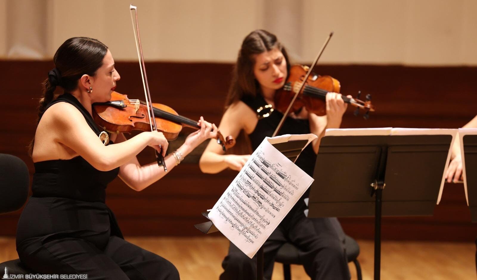 İzmir Oda Orkestrası Yeni Sezonu Kültürpark Zeytin Sahne'de Açıyor (3)