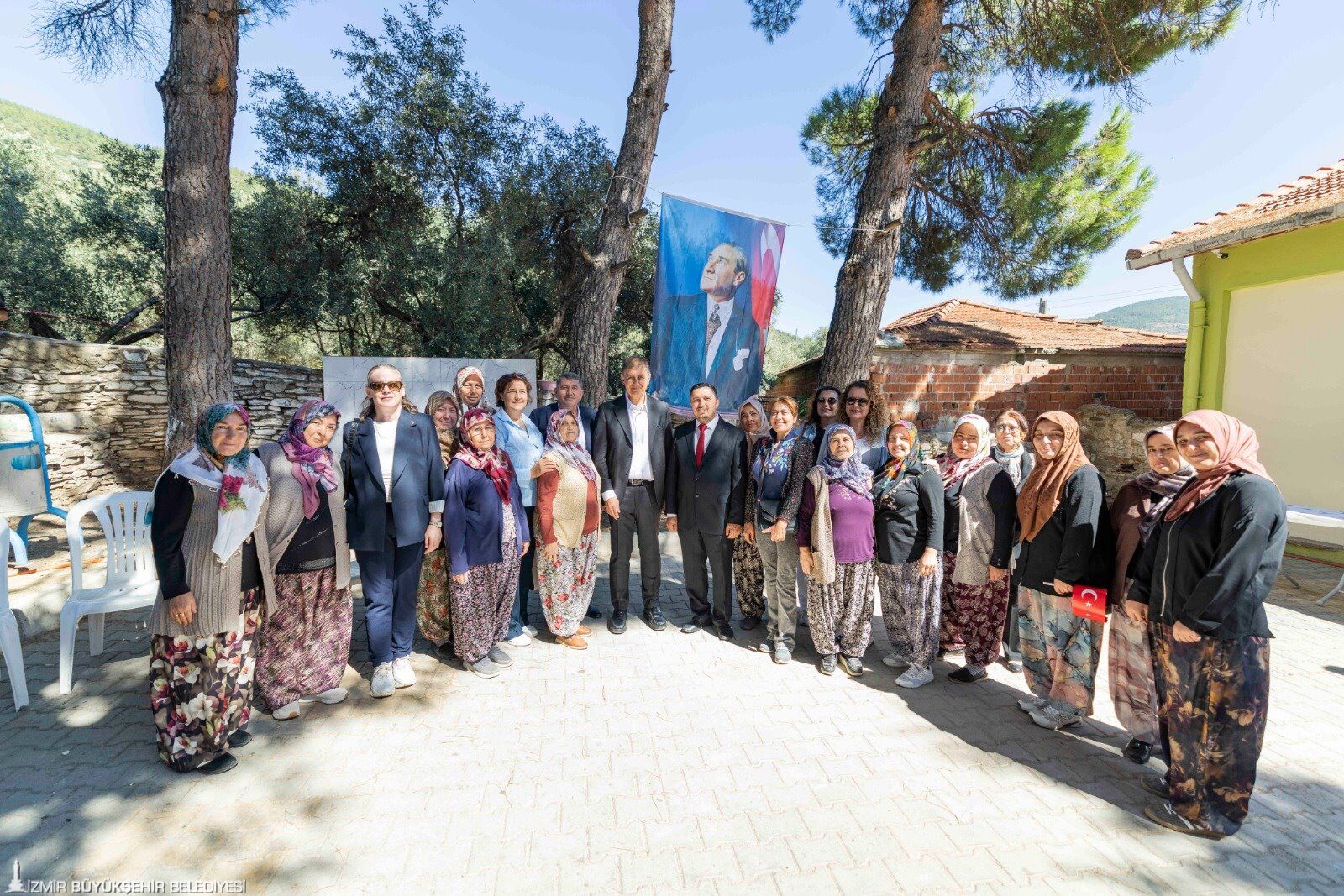İzmir'in Dağ Köyünde Çifte Sevinç Kızıloba İlkokulu Yenilendi (1)
