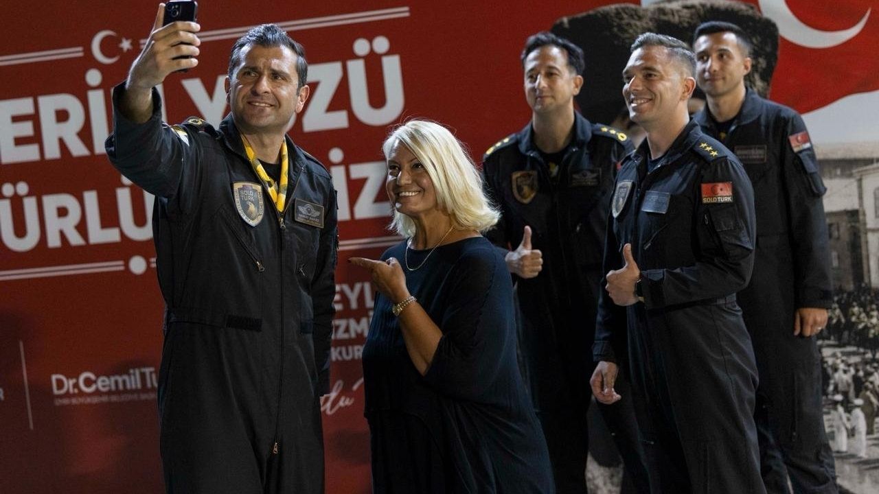 İzmir'in Kurtuluşunun 104. Yılı Kutlandı4