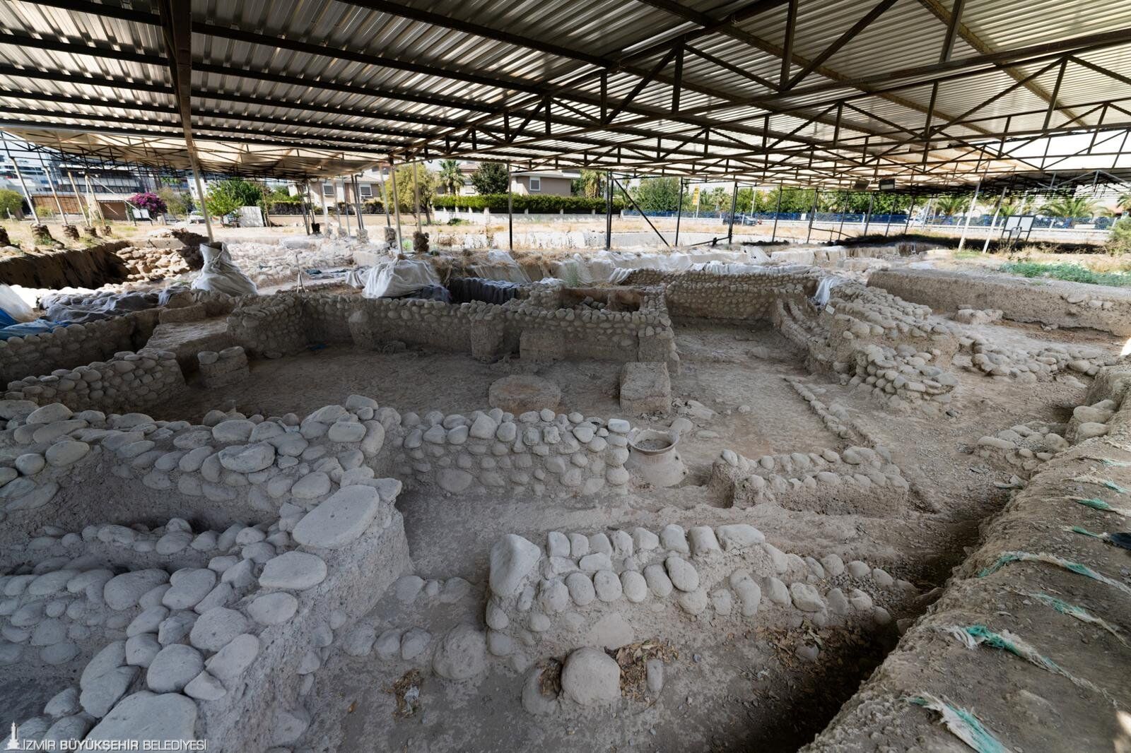 İzmir’in Troya’sı Yassıtepe Höyüğü Kazılarında 5 Bin Yıllık Zenginliğin Izleri Bulundu (6)