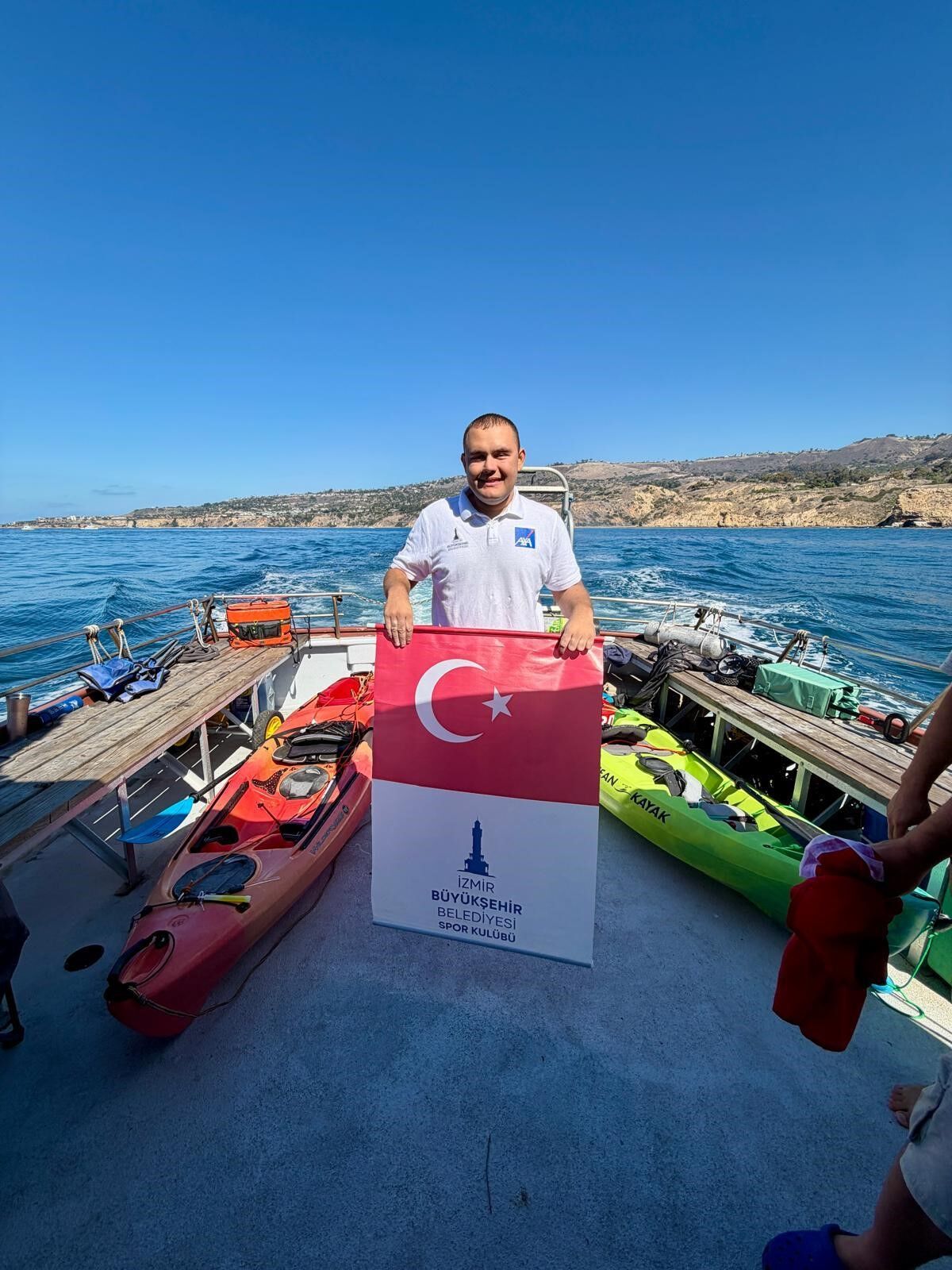 İzmirli Yüzücü Tuna Tunca Catalina’da Tarih Yazdı Smuggler's Cove’da Türk Bayrağını Dalgalandırdı (2)