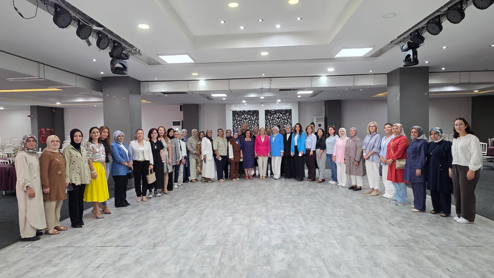 Kadın Kolları Sahaya Hazırlanıyor Ak Parti İzmir Yol Haritasını Belirledi (4)