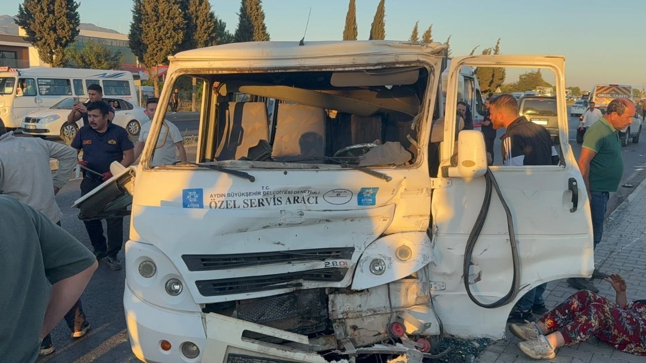 Kalp Krizi Geçiren Sürücü Kadın Işçileri Taşıyan Servise Çarptı Kazada 10 Yaralı!1