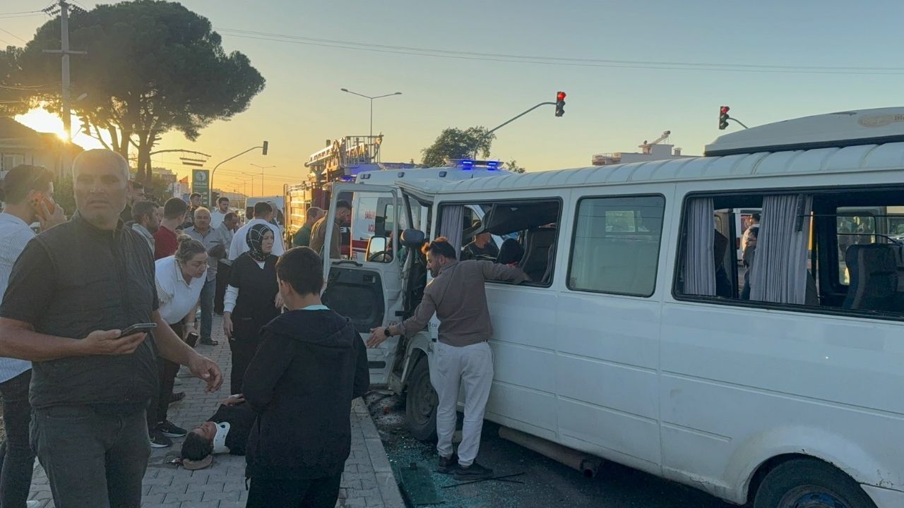 Kalp Krizi Geçiren Sürücü Kadın Işçileri Taşıyan Servise Çarptı Kazada 10 Yaralı!2