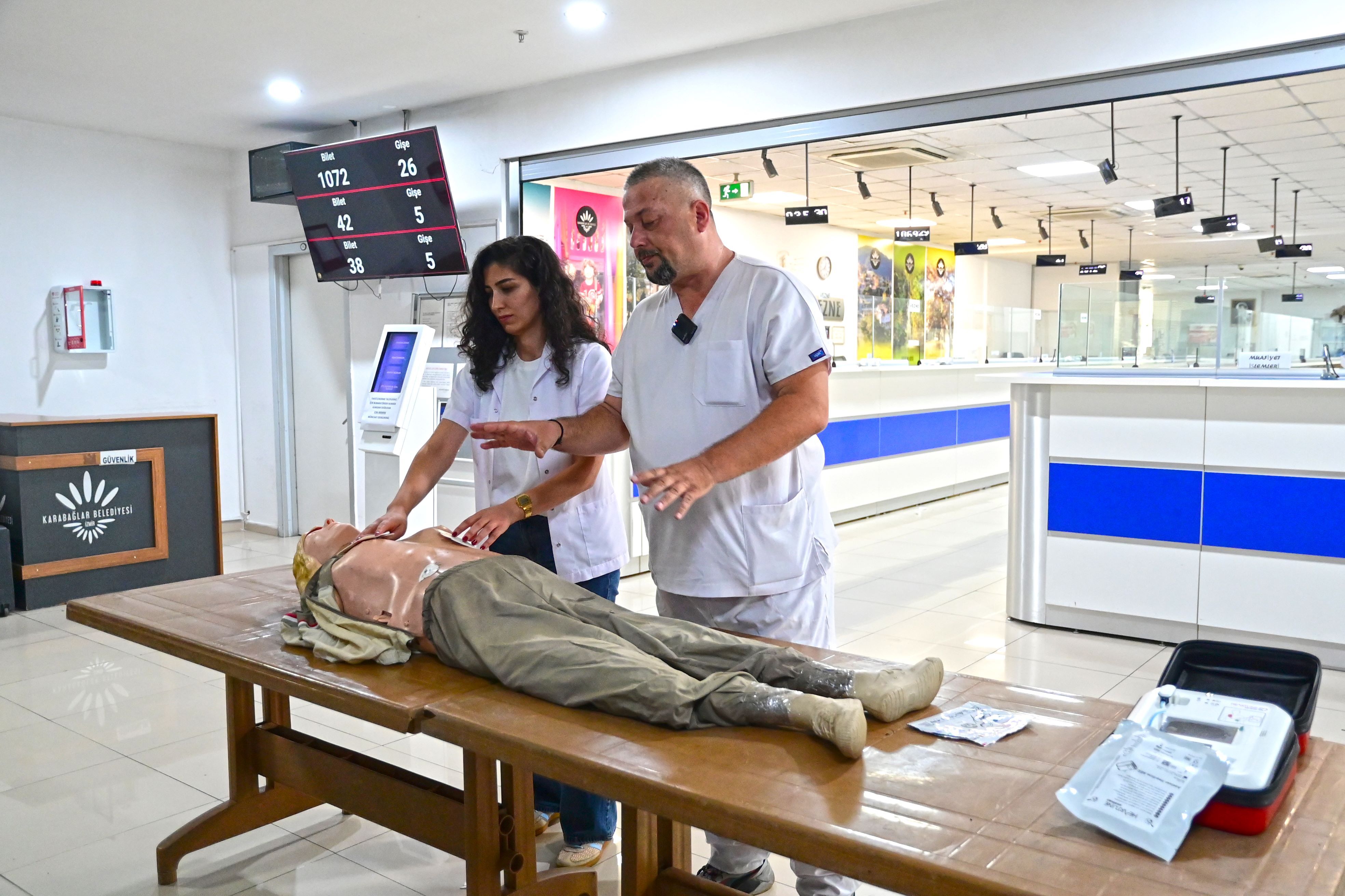 Karabağlar'da Ani Kalp Durmalarına Karşı Oed Cihazları Yerleştirildi (3)
