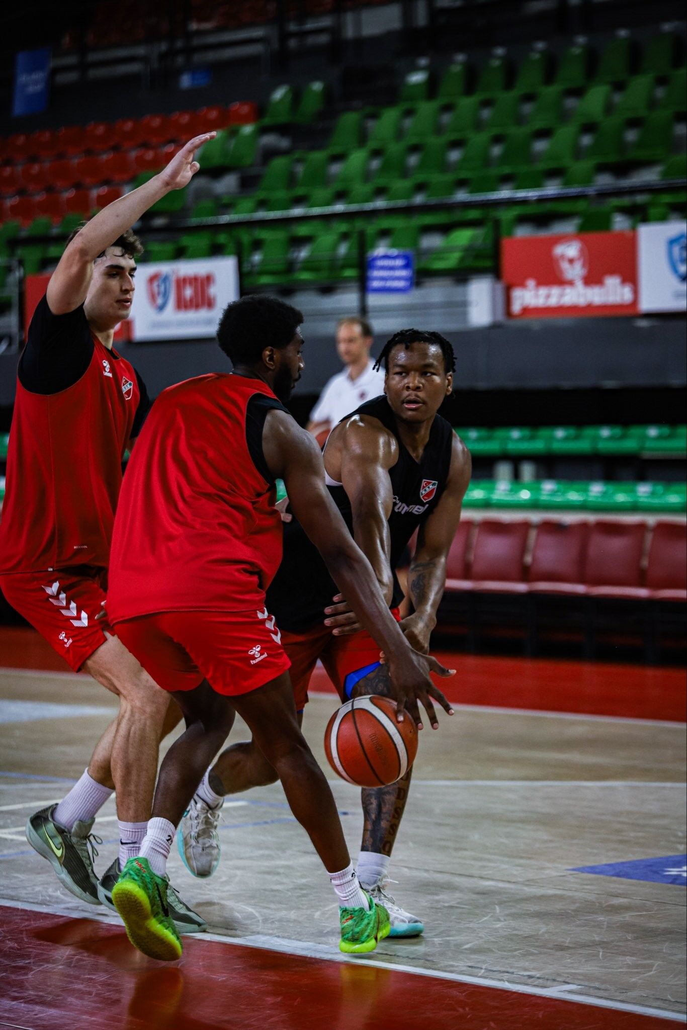 Karşıyaka Basketbol Sezona Son Saniye Basketiyle Mağlup Başladı Türk Telekom 73 72 Karşıyaka (3)