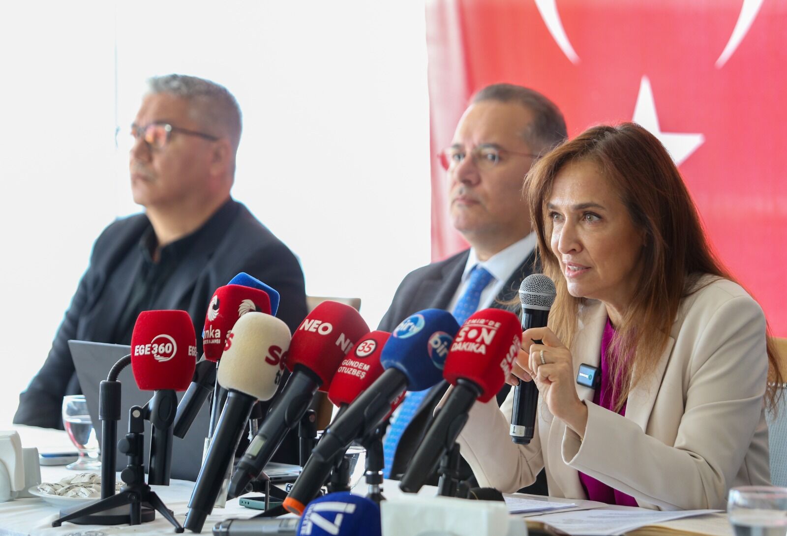 Karşıyaka Billboard Krizi Ünsal'dan Büyükşehir'e Ortak Heyet Çağrısı! (3)