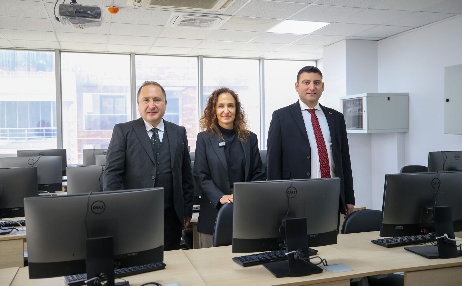 Karşıyaka Meslek Yüksekokulu Törenle Açıldı (2)