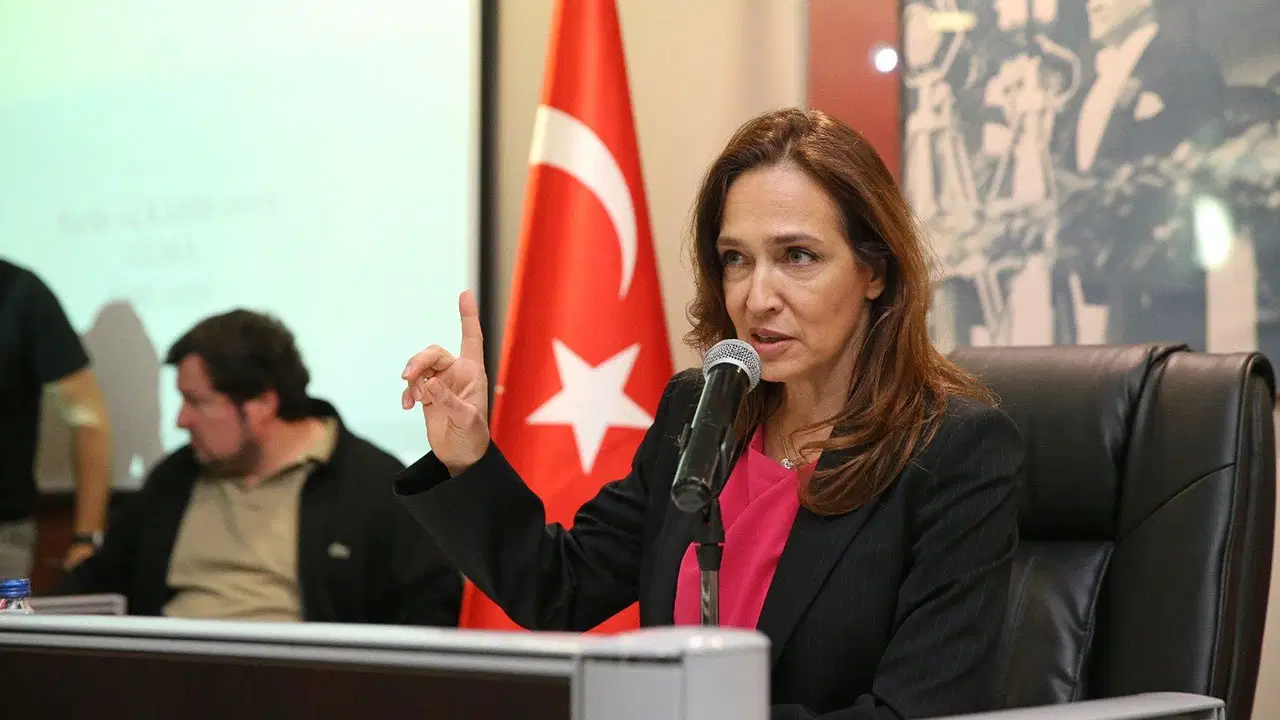 Karşıyaka Ve Büyükşehir Arasında Gerilim Karşıyaka'da Reklam Üniteleri Krizi (1)-1
