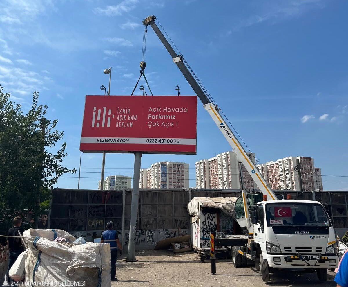Karşıyaka'da Billboard Krizi İzbb'den Açıklama Geldi! (3)