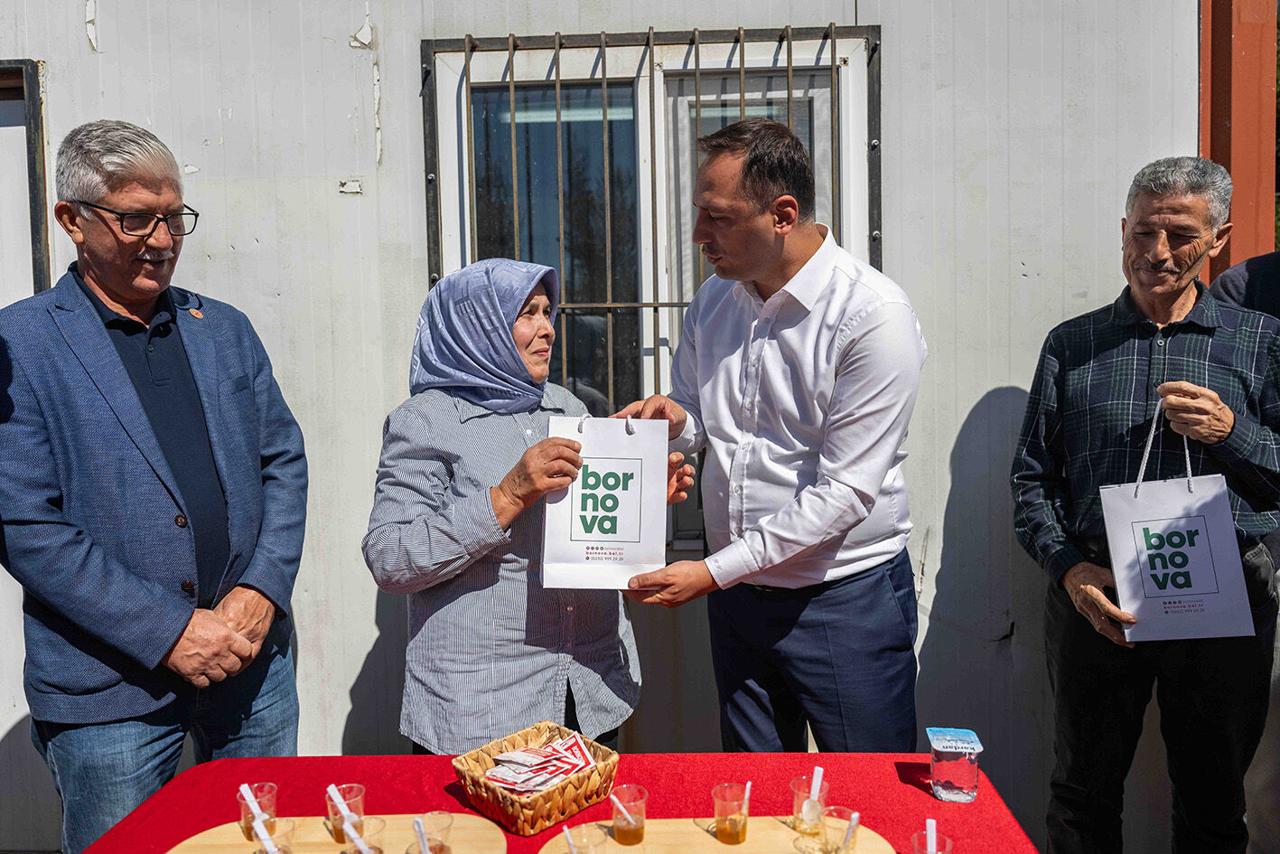 Kayadibi’ndeki Kovanlar Ihtiyaç Sahipleri Için Açıldı Bornova’da Ilk Bal Hasadı Yapıldı (7)