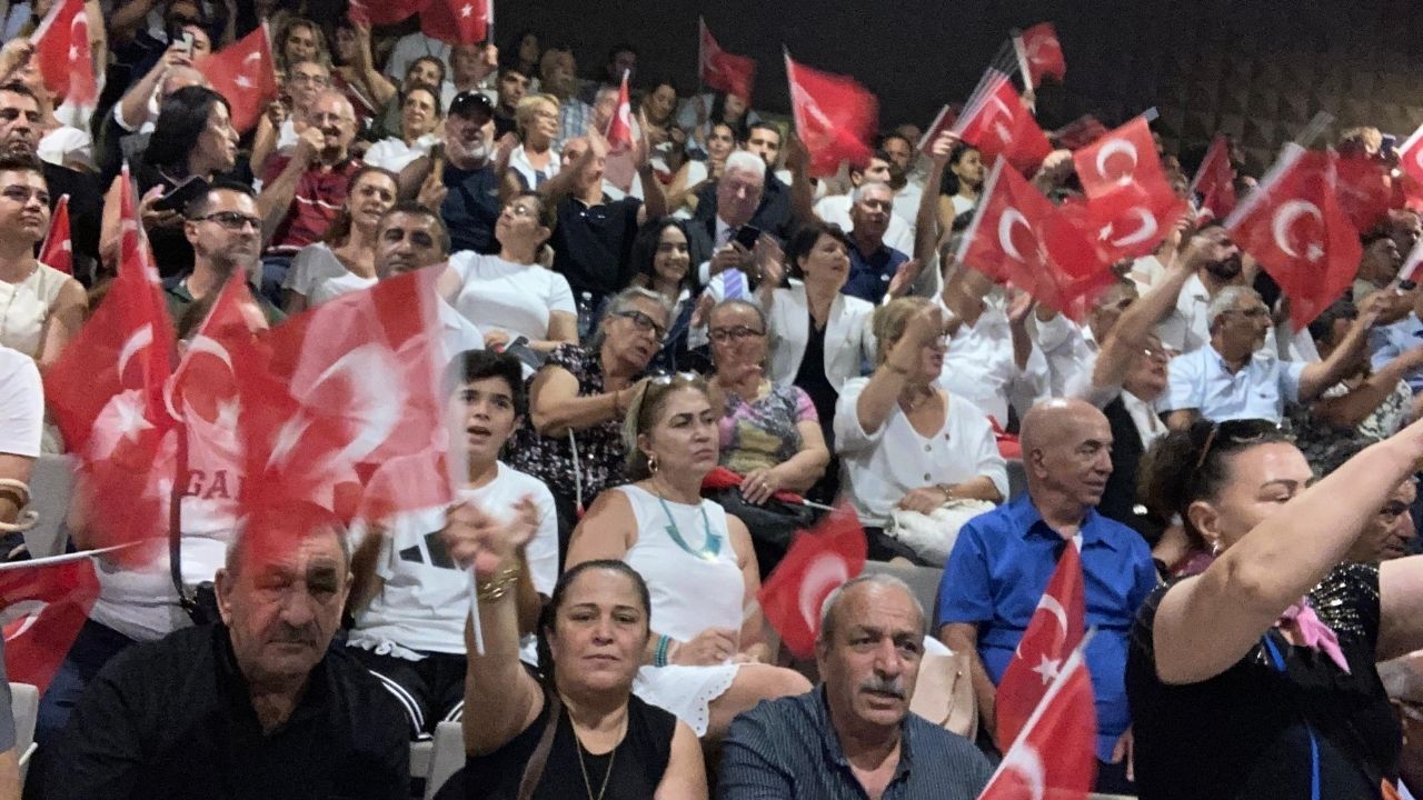 Kılıçdaroğlu, Karşıyaka Suat Taşer Sanat Merkezi'nde2