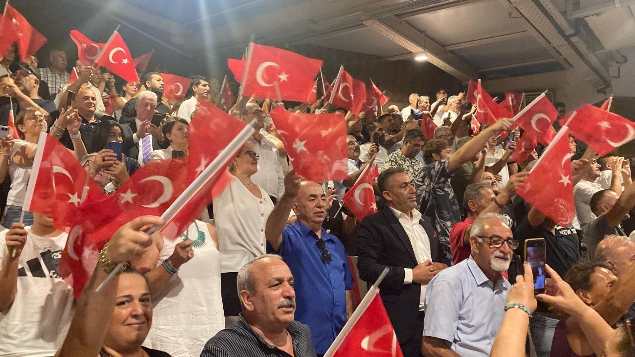 Kılıçdaroğlu, Karşıyaka Suat Taşer Sanat Merkezi'nde3