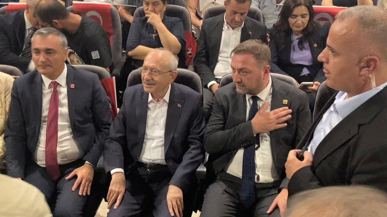 Kılıçdaroğlu, Karşıyaka Suat Taşer Sanat Merkezi'nde5