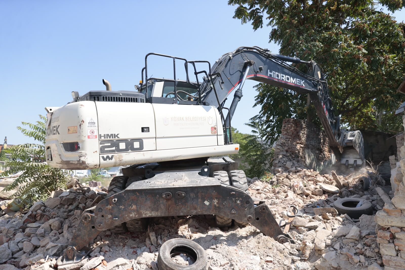 Konak’ta 384 Metruk Yapı Yıkıldı (3)