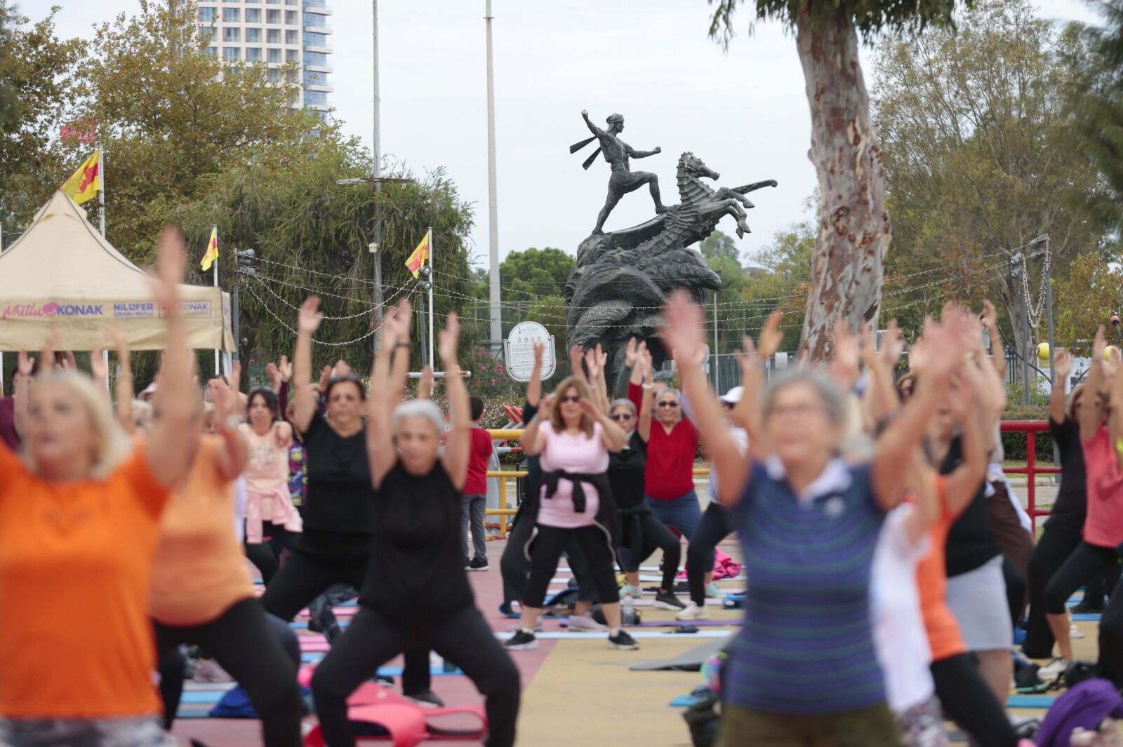 Konak’ta Güne Yoga, Aerodans Ve Pilatesle Enerji Dolu Başlangıç (1)