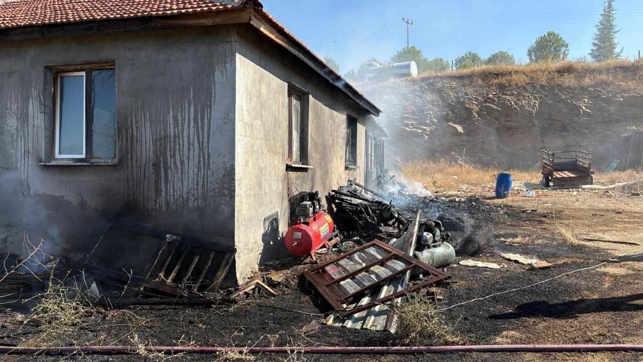 Kula'da Korkutan Ev Yangını3