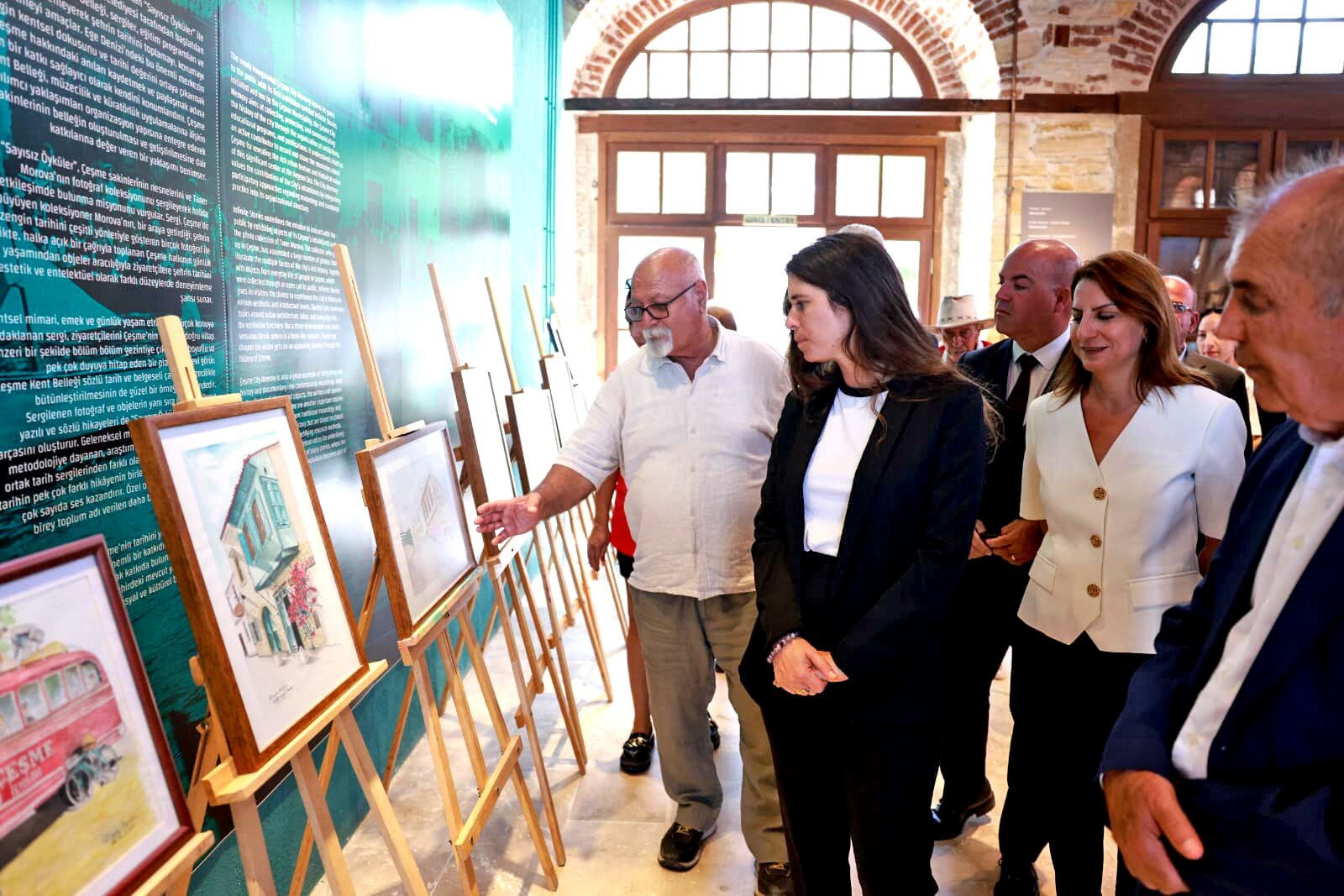 Lal Denizli, Rasim Özgül’ün Ilk Kişisel Sergisini Ziyaret Etti (3)