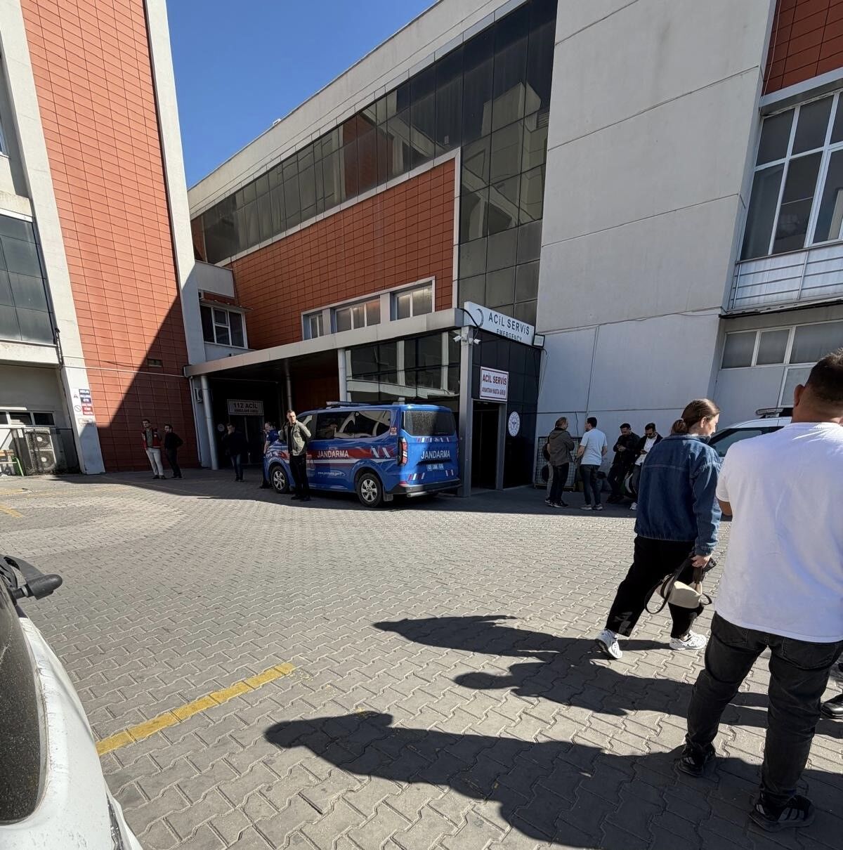 Manisa’da Aile Içi Şiddet Faciası Üç Çocuk Annesi Kadın Hastanede Yaşamını Yitirdi (1)