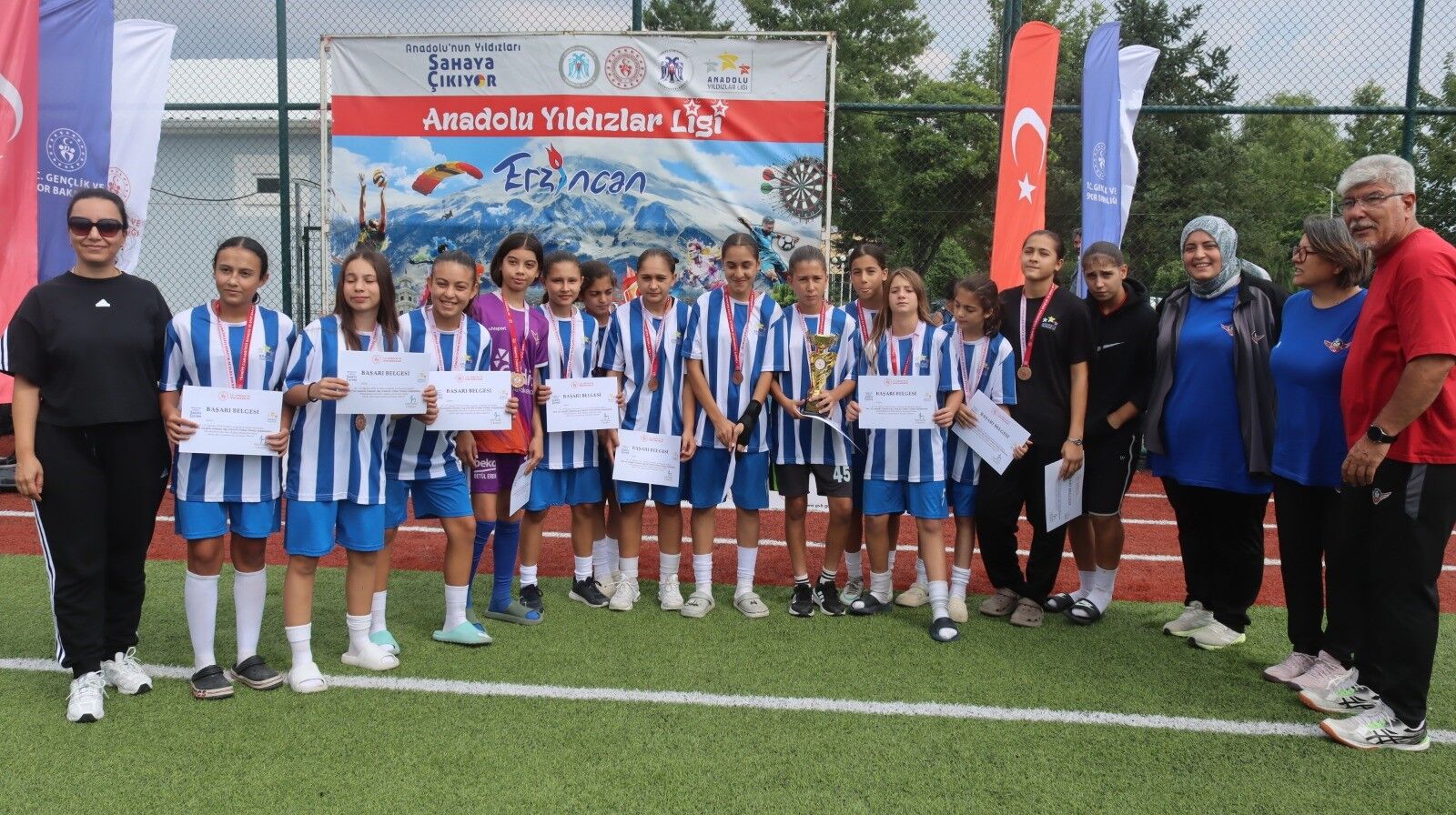 Manisa’nın Kızlarından Tarihi Başarı Türkiye Üçüncüsü Oldular! (2)