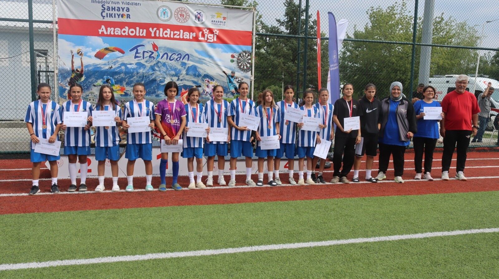 Manisa’nın Kızlarından Tarihi Başarı Türkiye Üçüncüsü Oldular! (4)