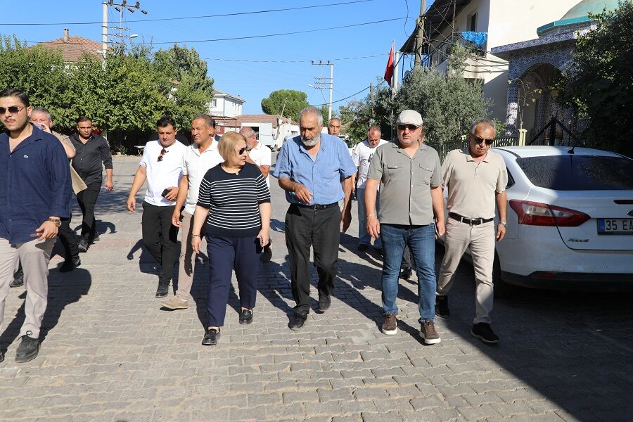 Menderes’te Hafta Sonu Mesaisi Şen Sahada Talepleri Dinledi (4)
