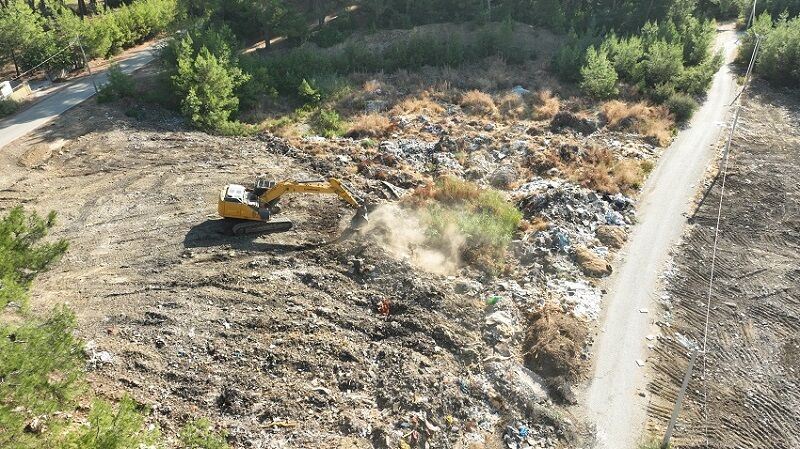 Menderes’te Yılların Çöp Ve Moloz Yığınları Temizlendi (1)