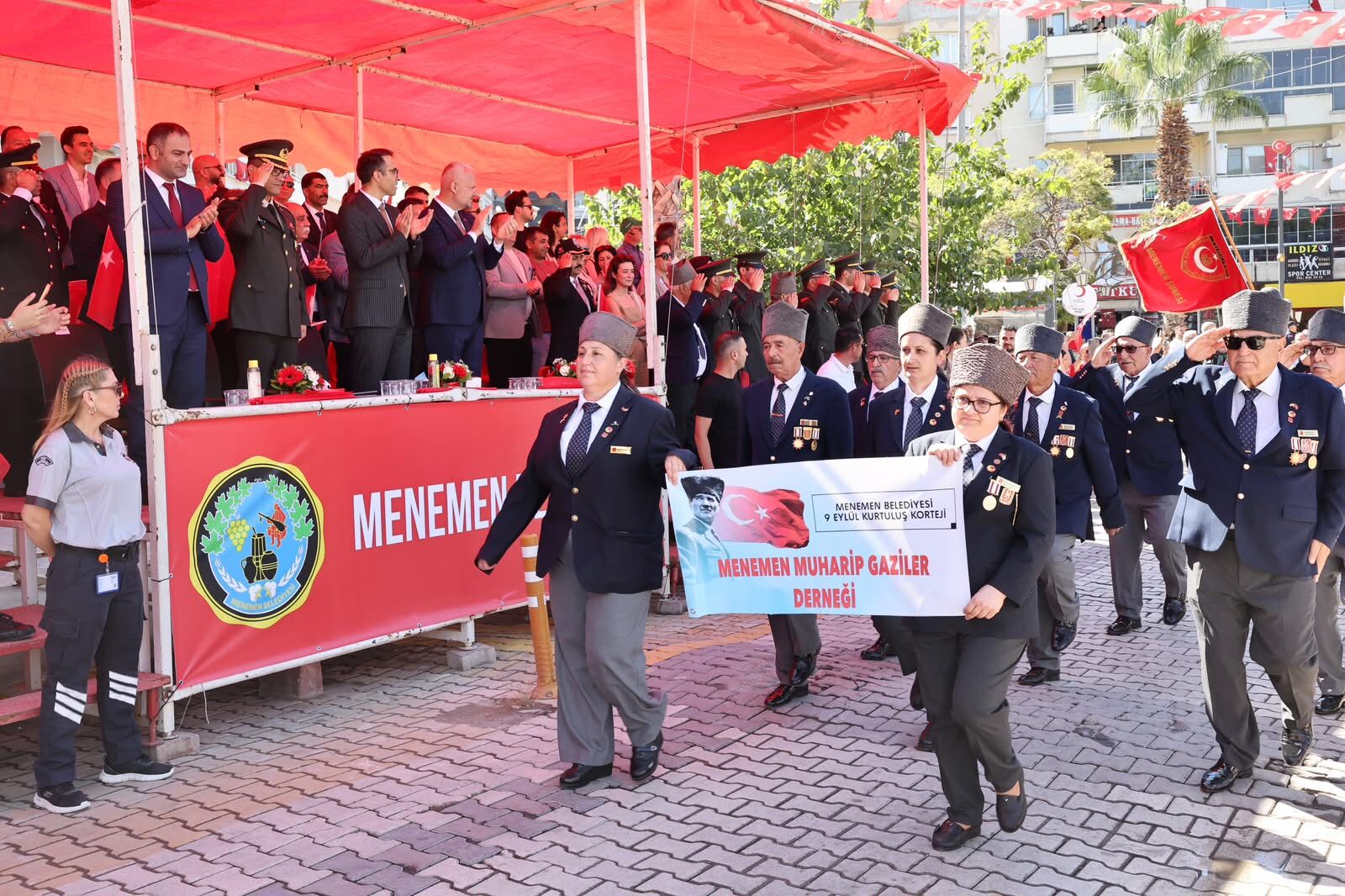 Menemen’de 9 Eylül Coşkusu Cumhuriyet Meydanı’nda Tarihi Tören (1)