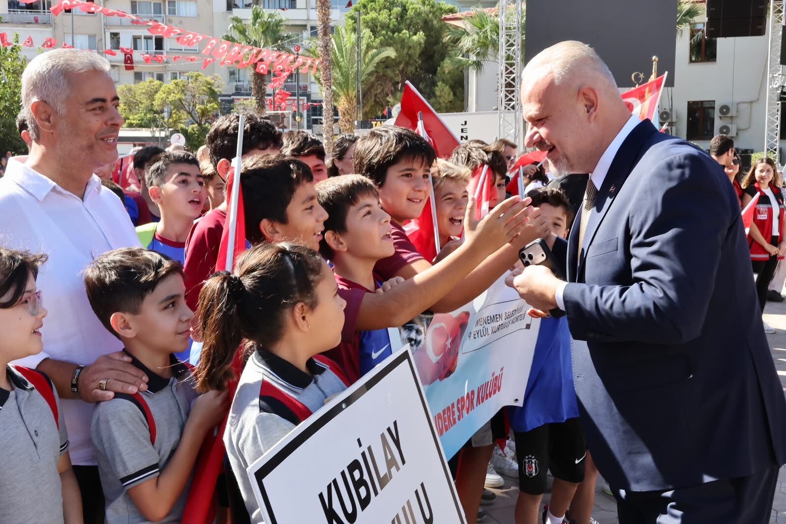 Menemen’de 9 Eylül Coşkusu Cumhuriyet Meydanı’nda Tarihi Tören (4)