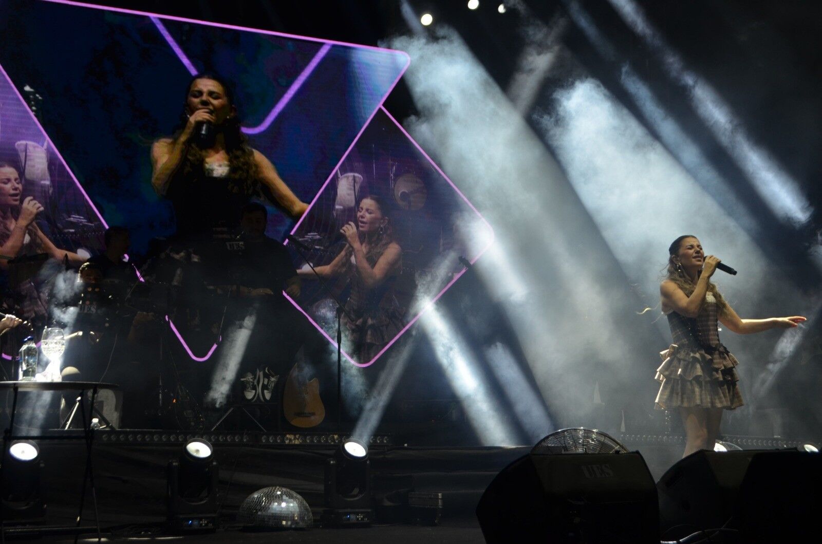 Merve Özbey'den Selendi'de Müzik Ziyafeti (5)